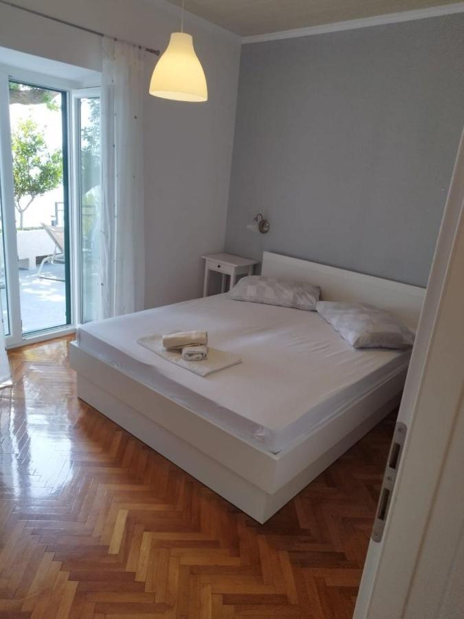 Apartments Mare - 150 M From Beach Брела Экстерьер фото