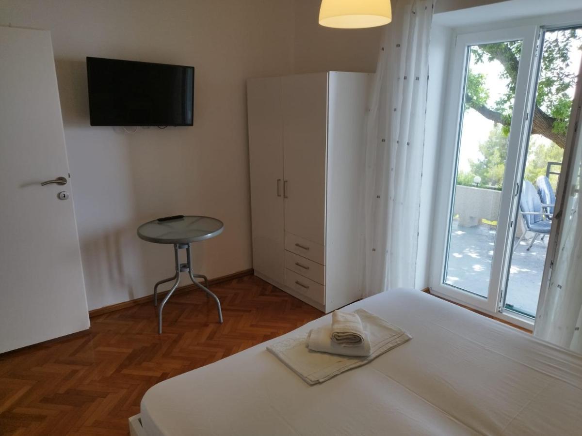 Apartments Mare - 150 M From Beach Брела Экстерьер фото
