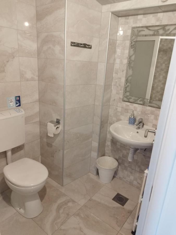 Apartments Mare - 150 M From Beach Брела Экстерьер фото