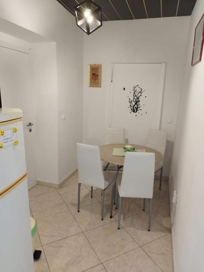 Apartments Mare - 150 M From Beach Брела Экстерьер фото
