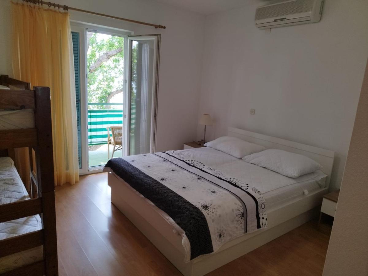 Apartments Mare - 150 M From Beach Брела Экстерьер фото