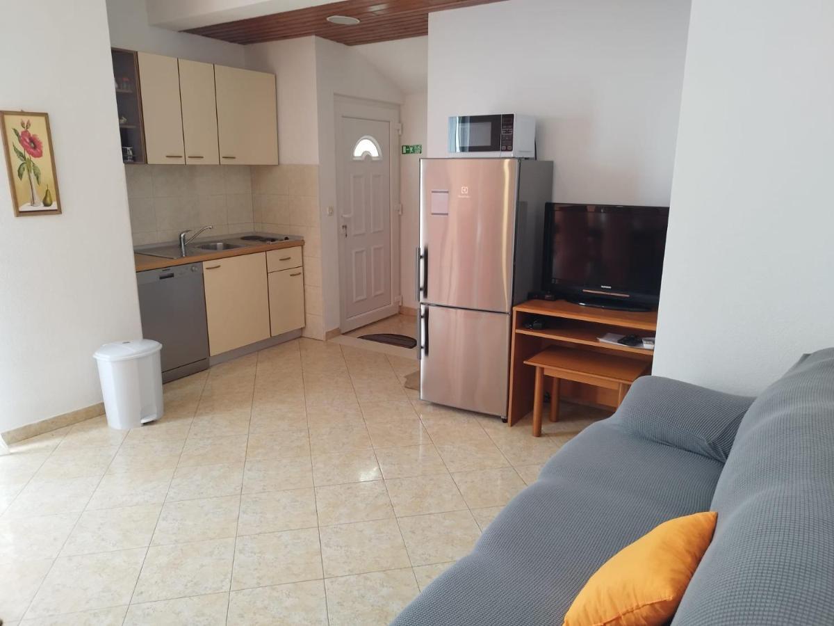 Apartments Mare - 150 M From Beach Брела Экстерьер фото