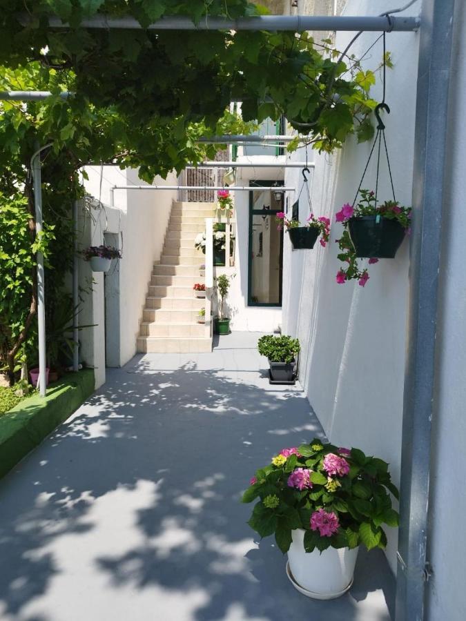 Apartments Mare - 150 M From Beach Брела Экстерьер фото