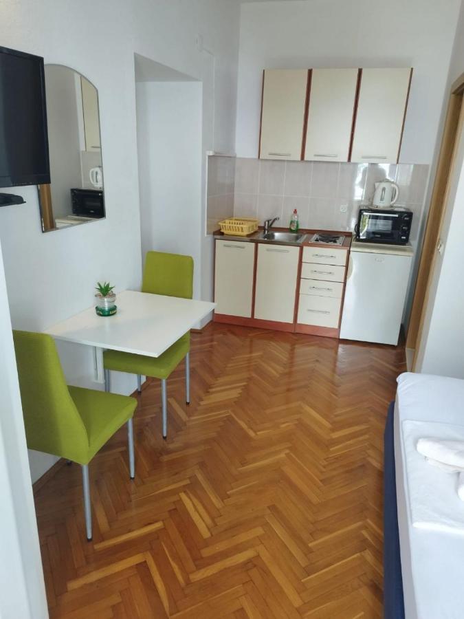 Apartments Mare - 150 M From Beach Брела Экстерьер фото